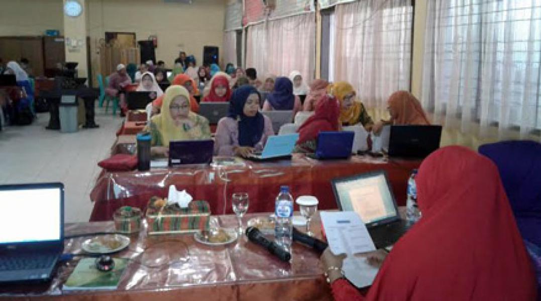 MAN 1 Pekanbaru Workshop Implementasi Kurikulum 2013