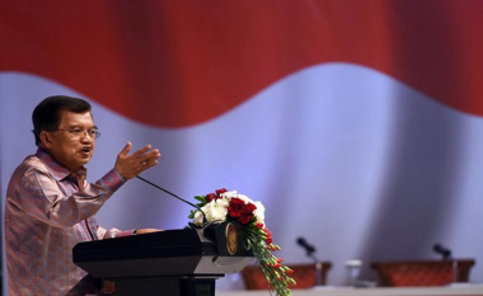 Melunak, Agung Laksono Sepakat Ikut Munaslub