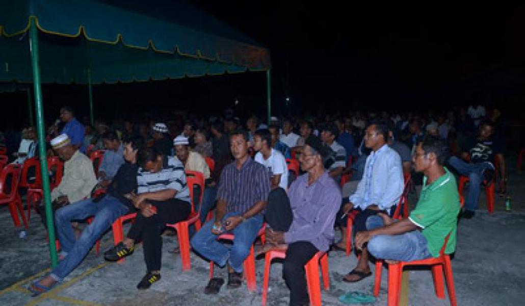 Pastikan Tim 9 Bubar, Puluhan Warga Bagan Melibur Malam ini Ramaikan Kantor Desa
