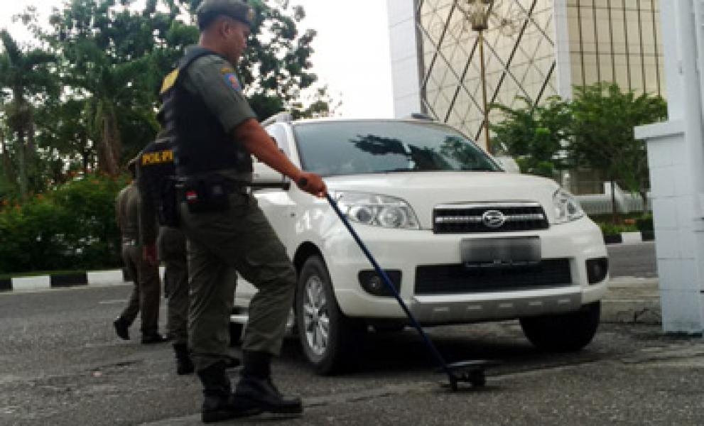 Pengamanan Kantor Gubri Semakin Ketat, Satpol PP Dibekali Jaket Anti Peluru