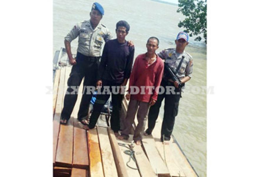 Polair Polres Siak Amankan Kapal Pompong Bermuatan 6 M3 Kayu Olahan Jenis Campuran