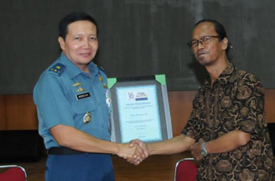 Puspen TNI Terima Piagam Penghargaan Elshinta