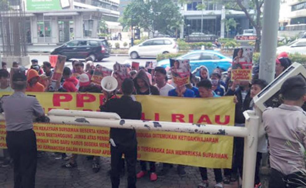 Ratusan Massa Peduli Riau Kembali Demo KPK