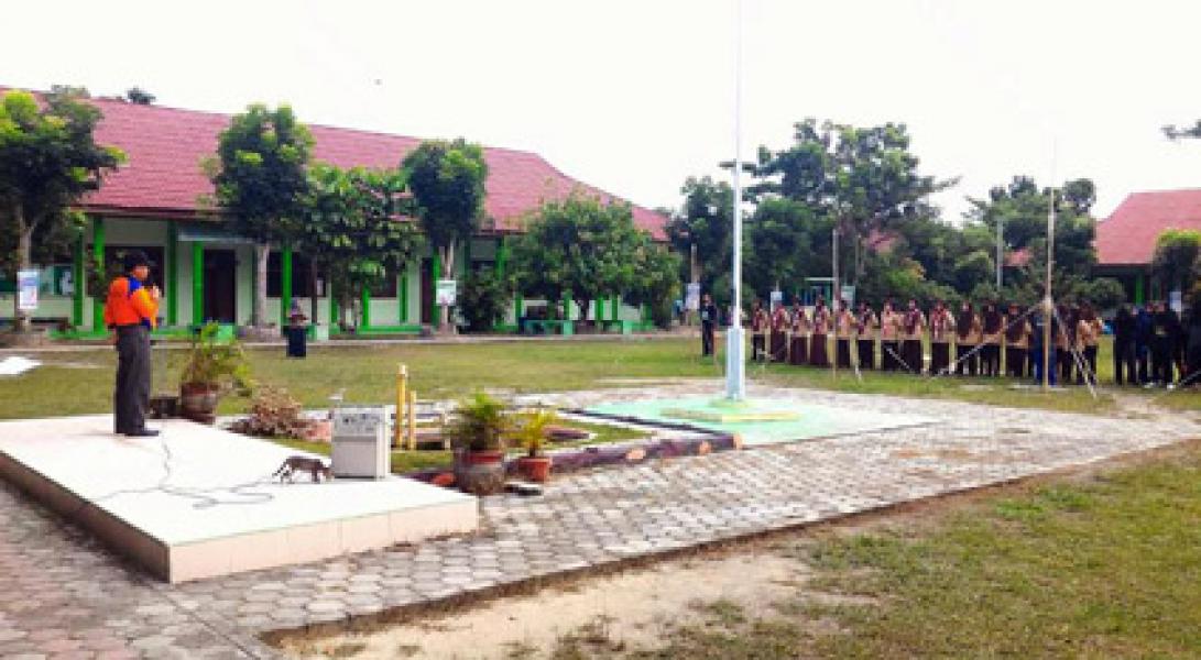 SMKF Ikasari Pekanbaru Kukuhkan Pramuka dan PMR
