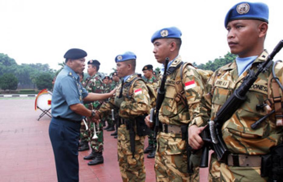 TNI Berangkatkan 175 Personel Satgas Kompi Zeni ke Kongo