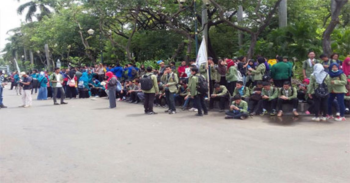 AKSI 121: Massa Mahasiswa Ngarep Bisa Bertemu Jokowi