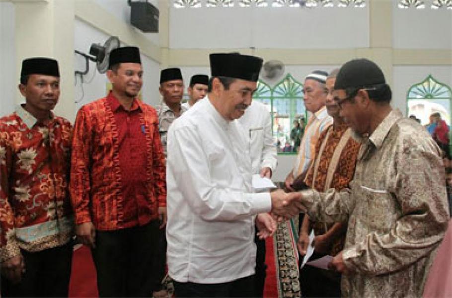 Bupati Siak Serahkan Zakat Produktif dan Konsumtif Tahap III 2016