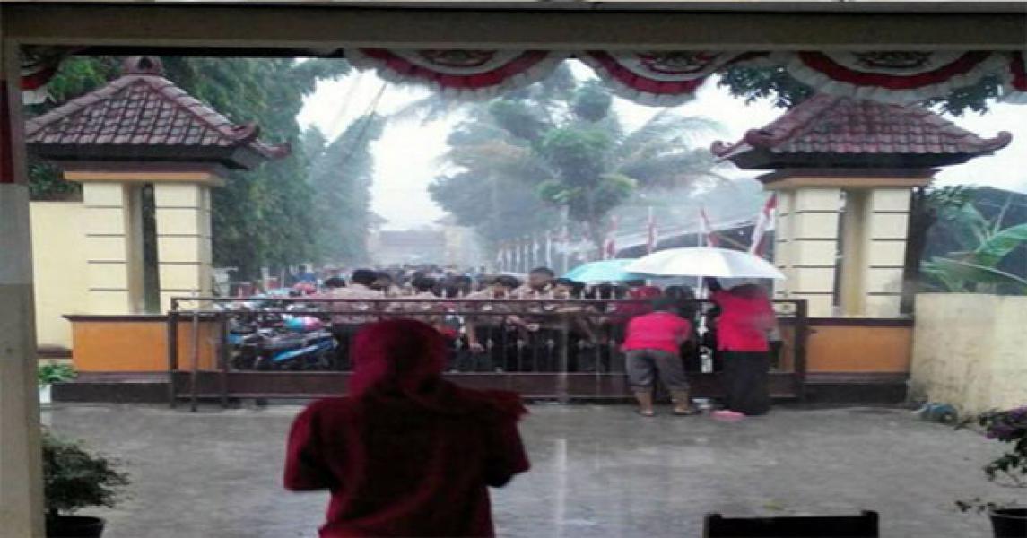 Cerita Kepsek Hujan-ujanan saat Hukum Siswa SMA Jepara hingga Pingsan