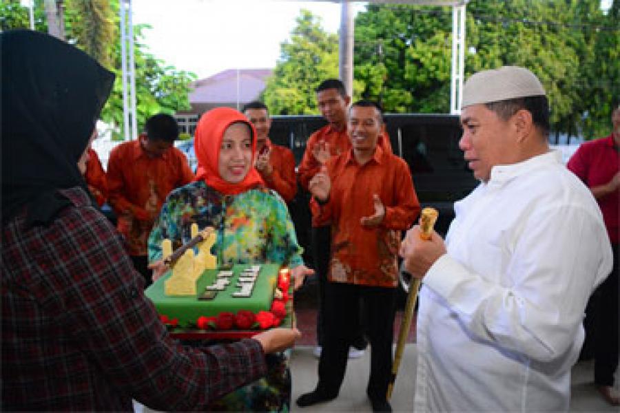 Di Ultah Ke-57, Danrem 031/Wirabima Dapat Kejutan Dari Keluarga Besar Korem 031/Wirabima dan Forkopimda Riau