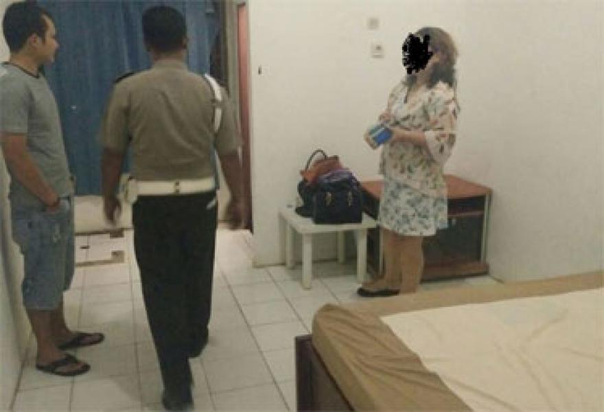 Digerebek, Anggota Polres Sanggau Satu Kamar dengan Istri Polisi