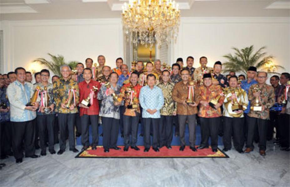 Disaksikan Wapres Jusuf Kalla, Bupati Amril Terima Penghargaan WTN