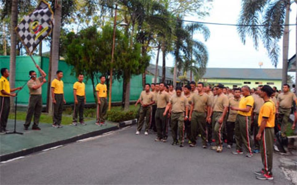 Keluarga Besar Korem 031/Wirabima Olah Raga Bersama
