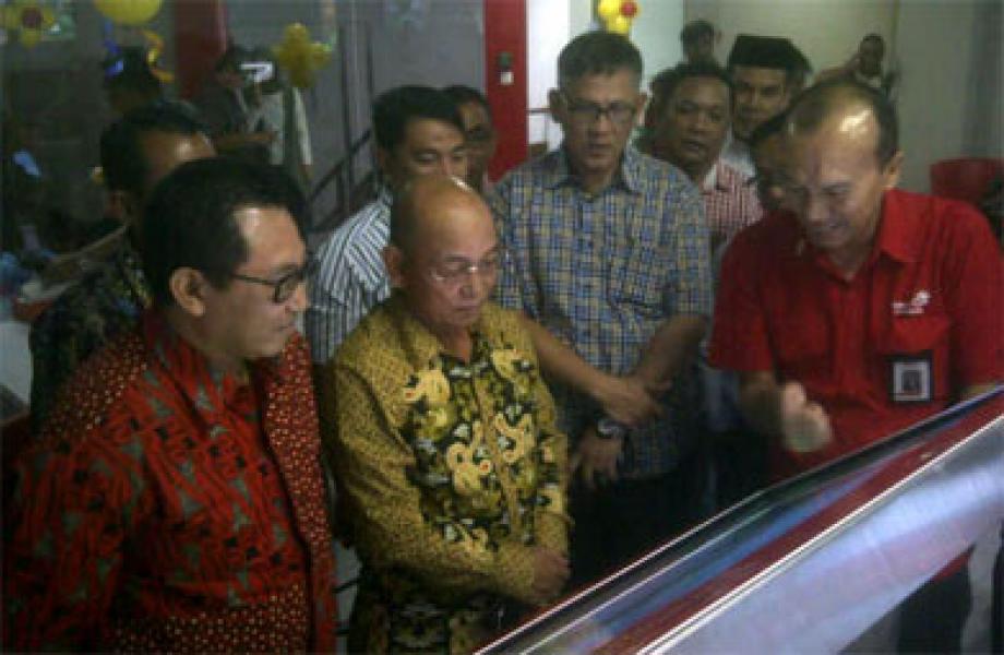 Kunjungi Plaza Telkom, Bupati Harris Tertarik Aplikasi Smart City