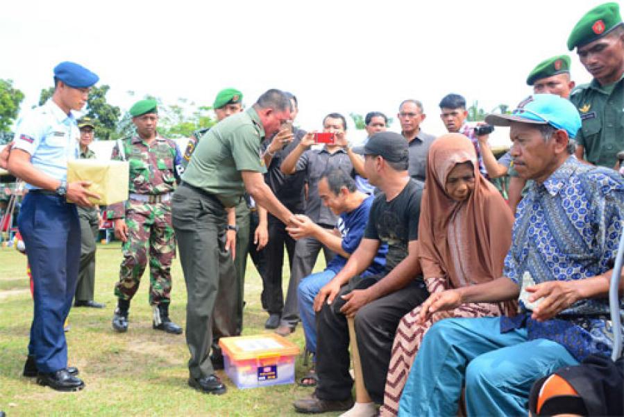 Pangdam I/BB Saksikan Penyerahan Bantuan Kaki Palsu Untuk Penyandang Disabilitas di Pekanbaru