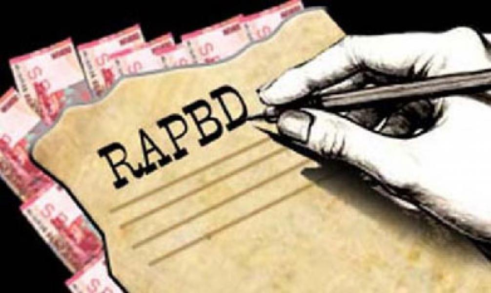 Pj Bupati Kampar Serahkan Nota KUA dan PPAS APBD 2017 Sebesar Rp 2,072 Triliun