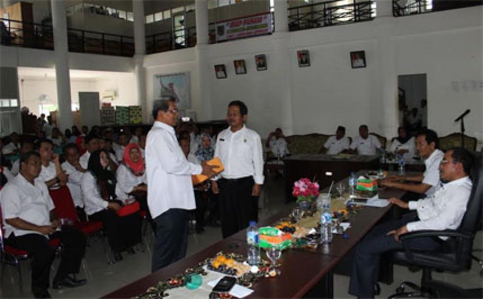 Sertijab Kadistanak dan Disbun Rohil Berlangsung Haru