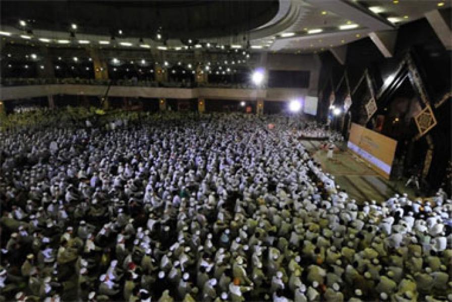 Tuntunan Memuliakan Ulama