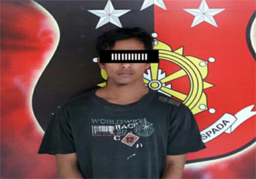 Ajak Jalan-jalan Sore, Bunga Malah Diajak Gituan di Kebun Sawit
