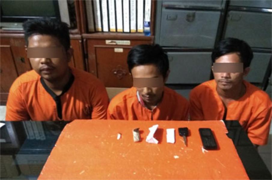 Asyik Pesta Ganja, Tiga Pemuda di Tembilahan Diamankan Sat Res Narkoba Polres Inhil