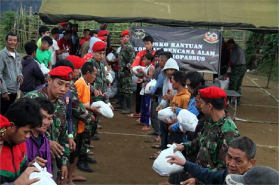 Bantuan Kemanusiaan Untuk Warga Asmat dan Korban Gempa Lebak Banten oleh TNI