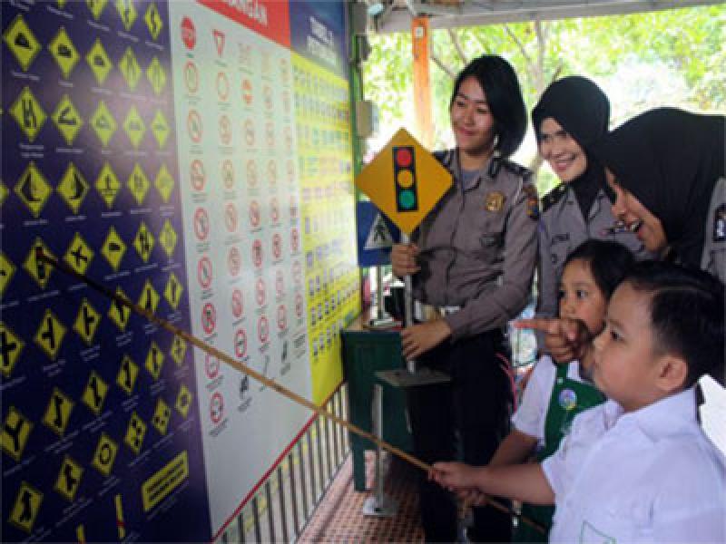 Edukasi Tertib Berlalu Lintas, Ratusan Anak TK Al Azhar Kunjungi Taman Lalu Lintas