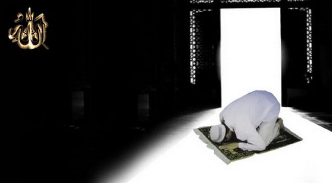 Jangan Lewat Depan Orang Salat, Rasulullah Sangat Melarangnya