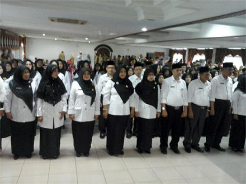 Kadisdik Pekanbaru Pimpin Sertijab Kepsek