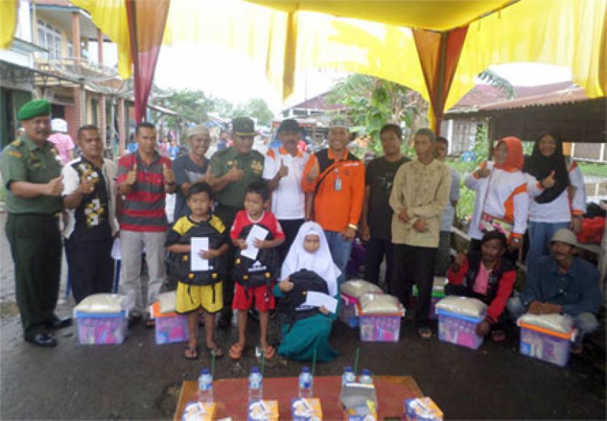 Kodim 0314/Inhil Serahkan Bantuan Kepada Korban Kebakaran