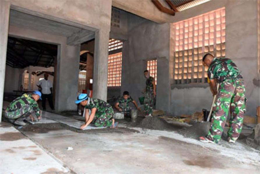 Kontingen Garuda XX-N/Monusco Bantu Perbaikan Sarana Ibadah di Kongo