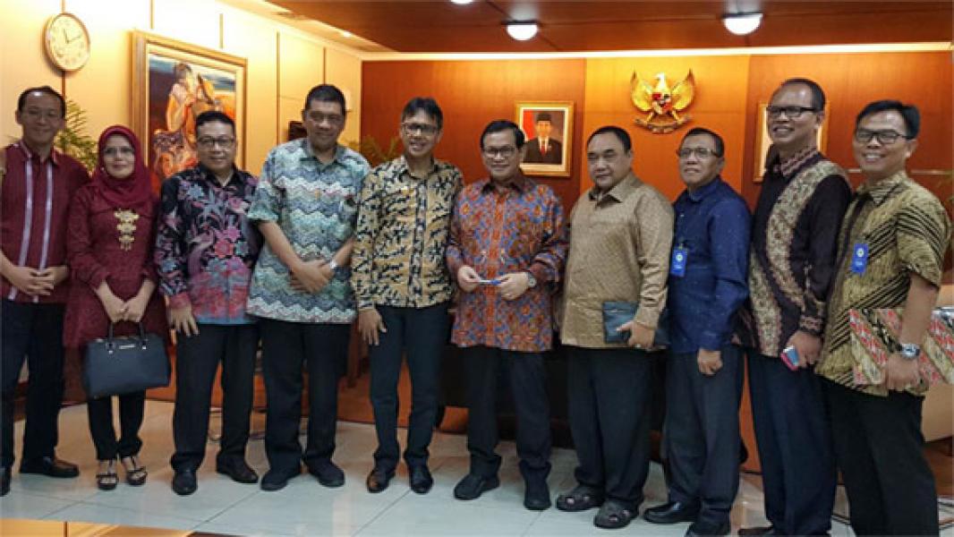 Lewat Seskab, Gubernur Sumbar Minta Kesediaan Presiden Resmikan Pasar Raya Padang