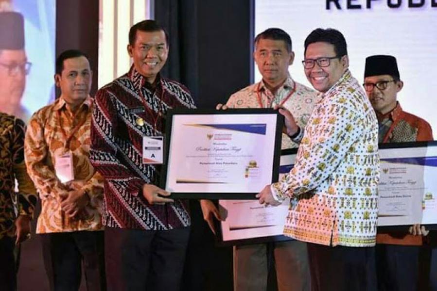 Pekanbaru Raih Predikat Penyelenggara Pelayanan Publik Terbaik Dari Menpan-RB