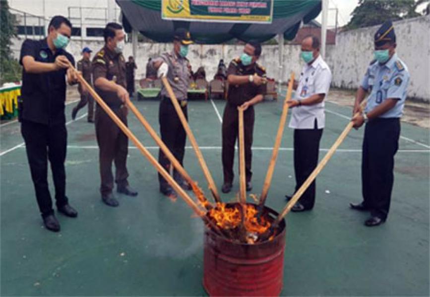 Polresta Hadiri Pemusnahan Sejumlah Barang Bukti Tindak Pidana di Kejari Pekanbaru