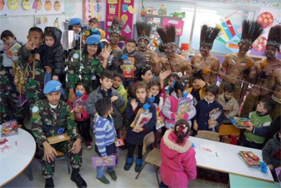 Prajurit TNI Gelar Kegiatan Cimic dengan Anak-Anak Sekolah di Lebanon