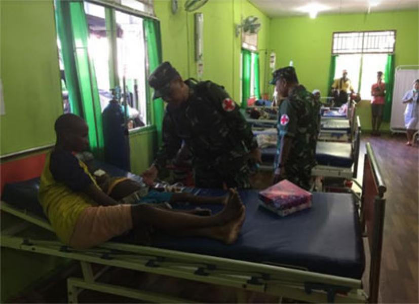 Satgas Kesehatan TNI Bantu Warga Asmat Terkena Wabah Penyakit