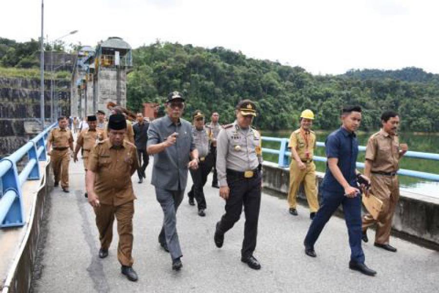 Spillway Gate Waduk Dibuka, Bupati Azis Tinjau PLTA Koto Panjang