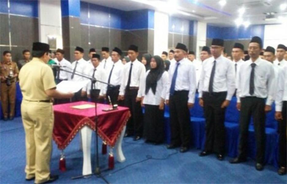 Wabub Sukiman Lantik 13 Ketua dan Pengurus BPD Se Rohul