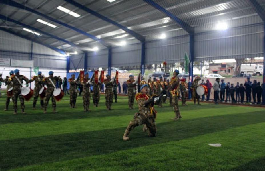 Aksi Drumband Prajurit TNI Konga XXIII-M Pukau Warga Touline Lebanon