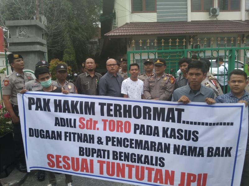 Aliansi Mahasiswa Riau Peduli Keadilan Demo Minta Toro Zidhu Divonis Bersalah