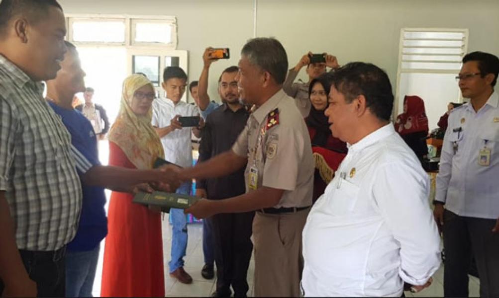 Asisten I Meranti Hadiri Penyerahan 337 Sertifikat Tanah PTSL BPN 2018