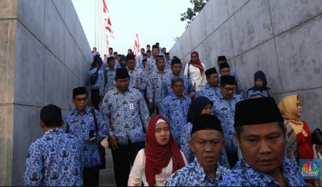 Asyik.. Sebentar Lagi Guru Honorer Dapat Gaji Setara UMR