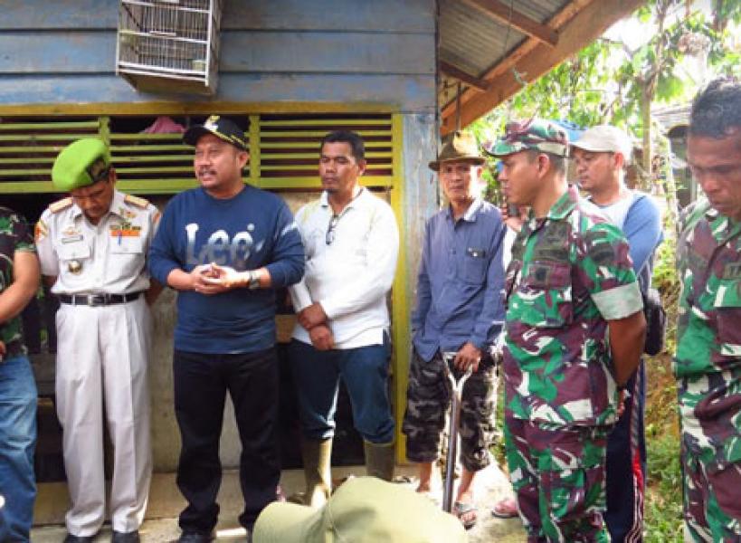 Bedah Rumah Warga, Dandim 0313/Kpr Ajak Masyarakat Tingkatkan Semangat Gotong Royong