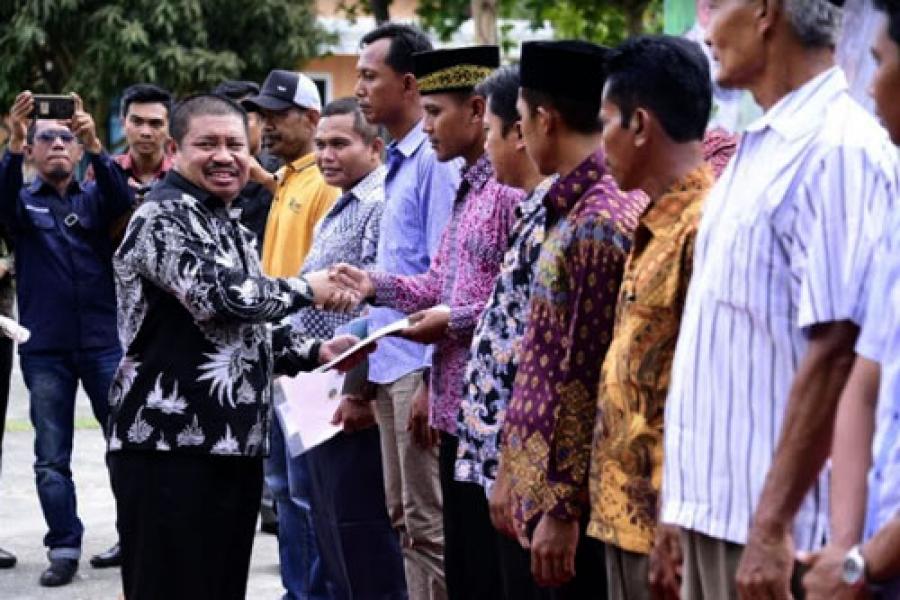 Bupati Bengkalis Serahkan 1.179 Sertifikat Tanah Kepada Masyarakat Siak Kecil