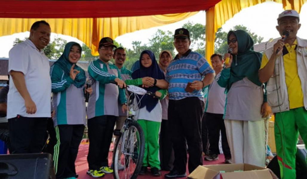 Bupati Meranti dan Istri Ikuti Gerak Jalan Santai HAB Kemenag Riau 2018