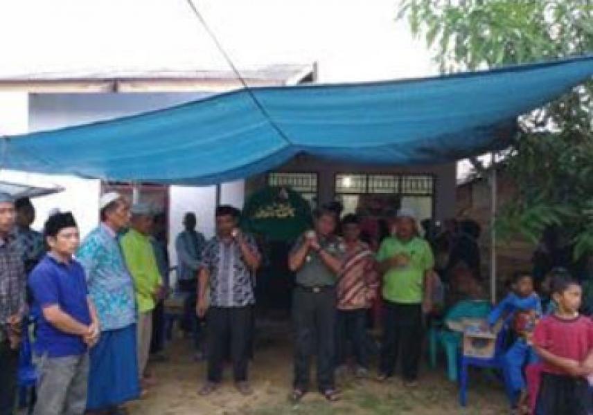 Danramil 04/PKL Kuras dan Babinsa Bantu Proses Pemakaman Veteran