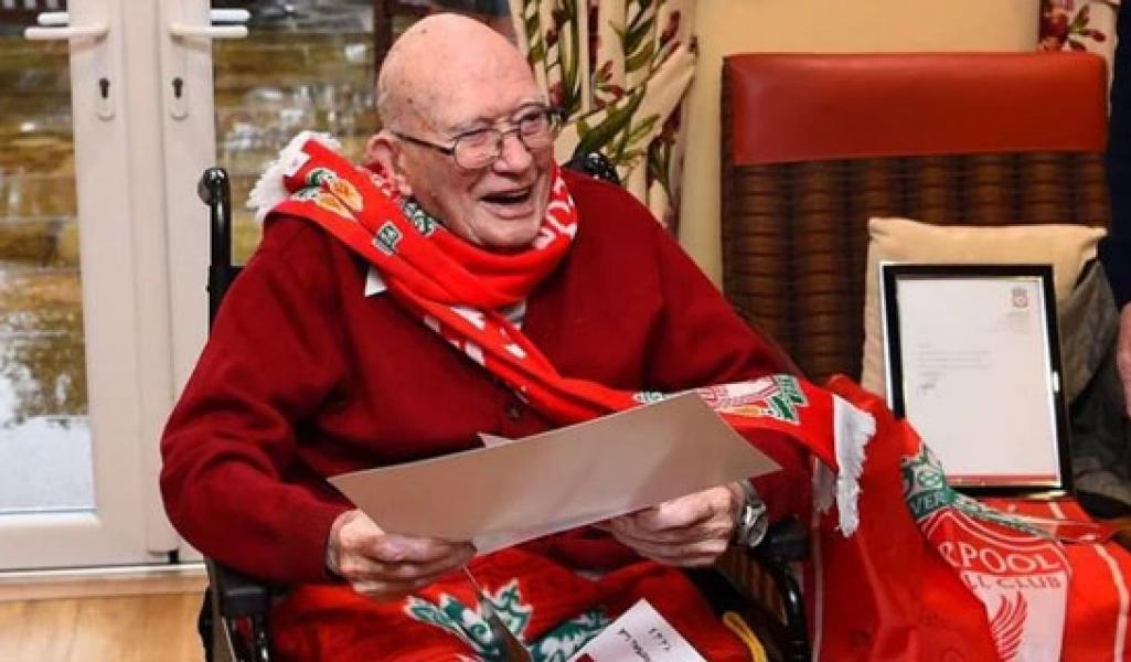 Hebat! Kakek Ini Hampir 100 Tahun Jadi Pendukung Liverpool