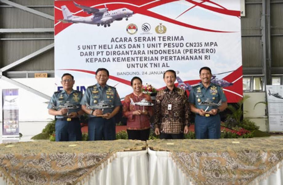 Kasum TNI Saksikan Penyerahan Alutsista TNI di PT DI