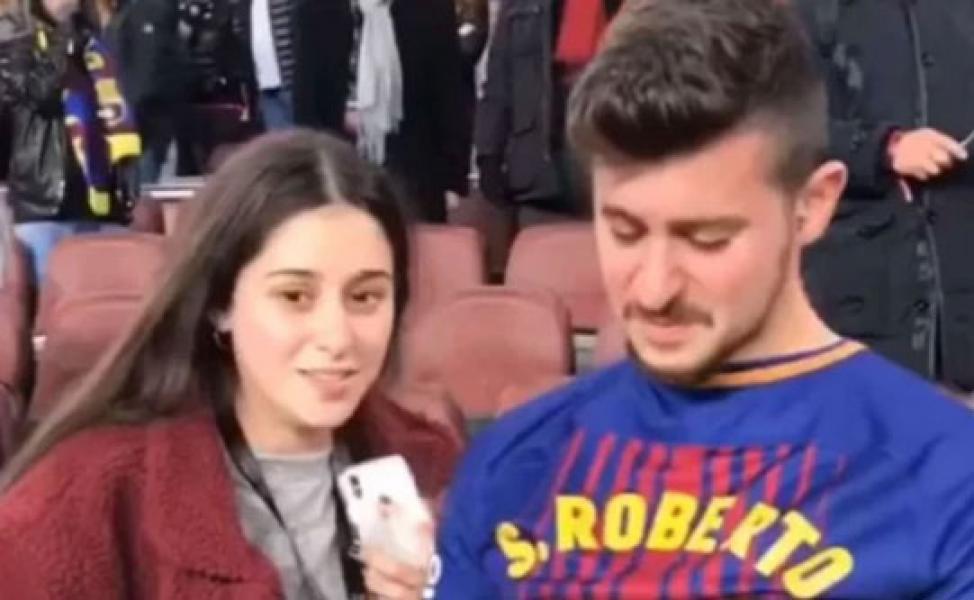 Momen Penuh Haru, Fans Barcelona Menangis Dapat Lemparan Jersey