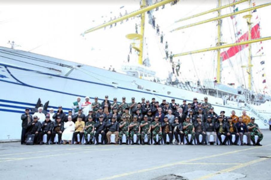 Panglima TNI dan Tokoh Lintas Agama Ngopi Bareng di KRI Bima Suci 945