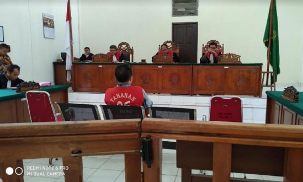 Pembacaan Dakwaan, Atong �Saya Beli Kayu Dari Masyarakat Setempat�