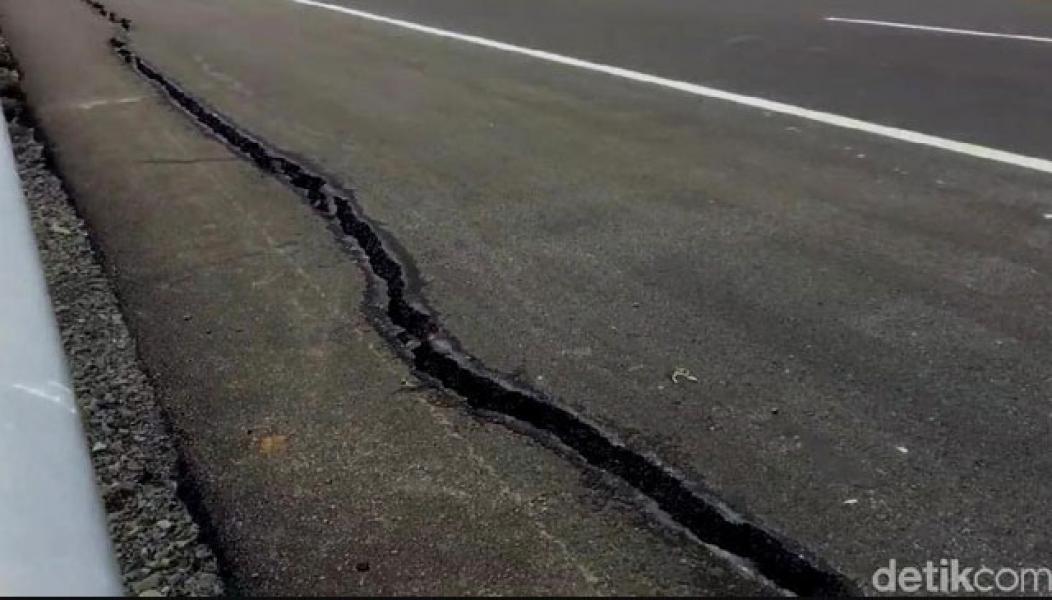 Sebulan Diresmikan Jokowi, Tol Pemalang-Batang Sudah Retak